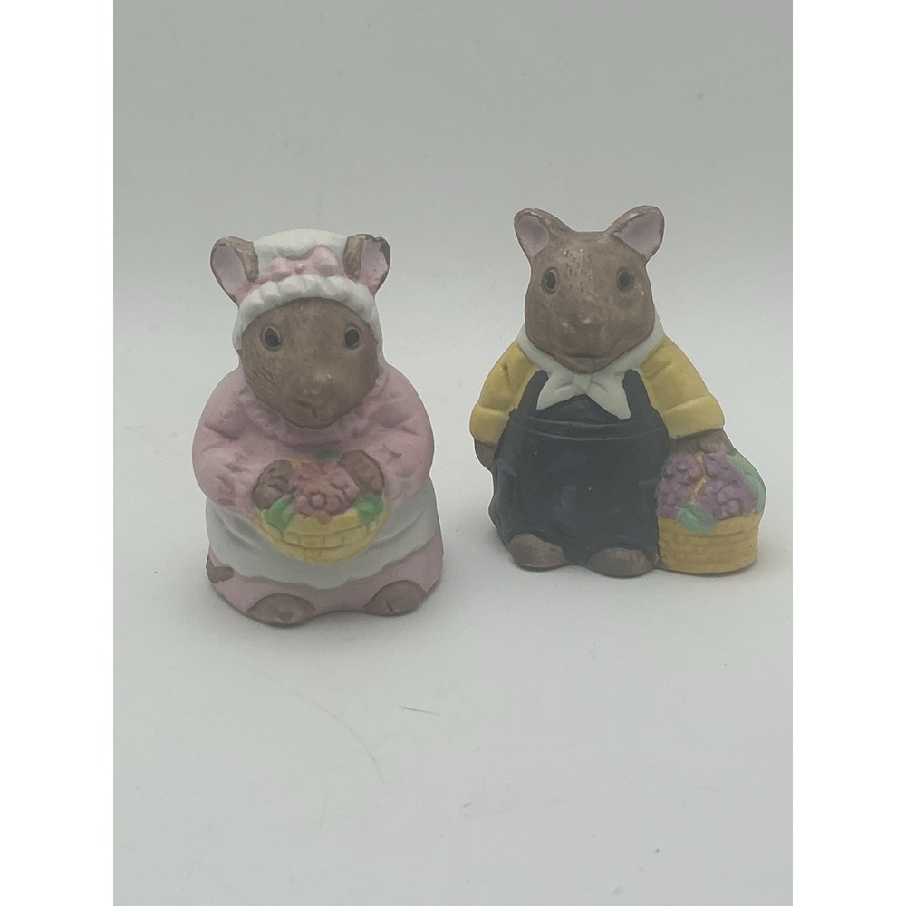 vintage‎ anthropomorphic ceramic mice salt & pepper shakers, with Easter Flowers